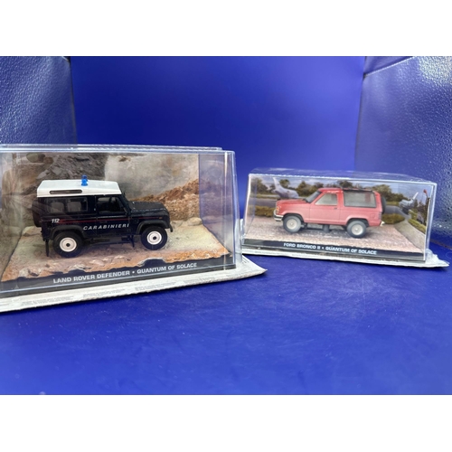 78 - 2 x James Bond Scale Diecast, Unopened Bubble Card. Land Rover defender and Ford bronco two from Qua... 