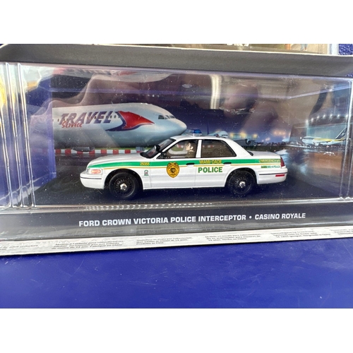 91 - 3 x James Bond Scale Diecast, Unopened Bubble Card. Range Rover sport, Ford crown, Victoria, police ... 