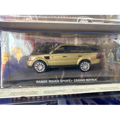 91 - 3 x James Bond Scale Diecast, Unopened Bubble Card. Range Rover sport, Ford crown, Victoria, police ... 