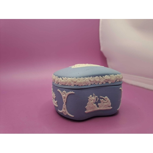 534 - Wedgwood cameo trinket box