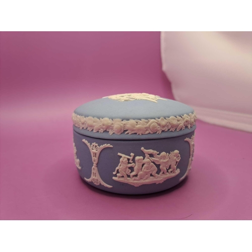 534 - Wedgwood cameo trinket box