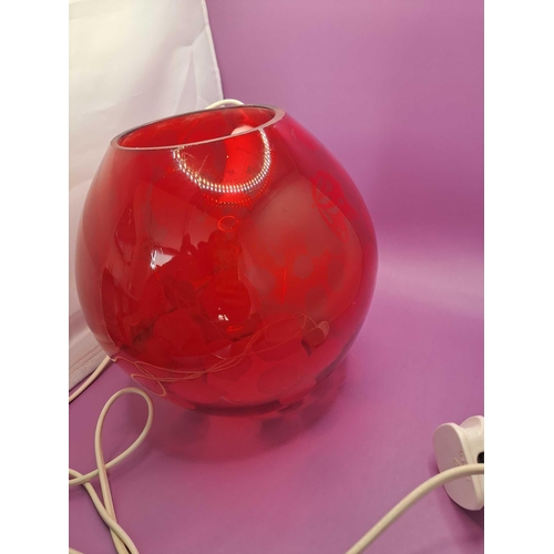 545 - 1x glass table lamp red with leaf design and butterfly's