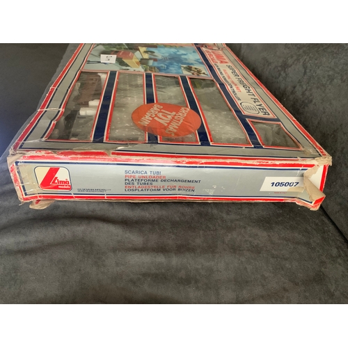 333 - LIMA MODELS SUPER Freight Flyer set with Pipe unloader - #105007 - 00 Scale, box has damage as pic... 