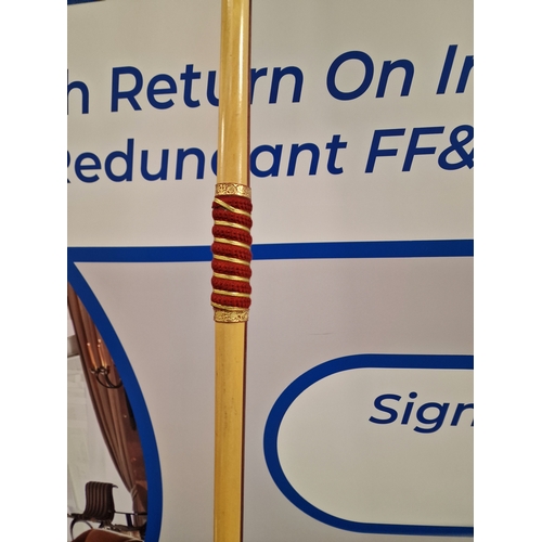 597 - Richard Head Longbow 186cm long in good order