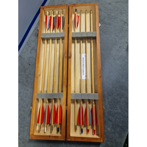 598 - 12 X Richard Head Longbow Arrow Shafts In Wooden Case Arrow Size 29