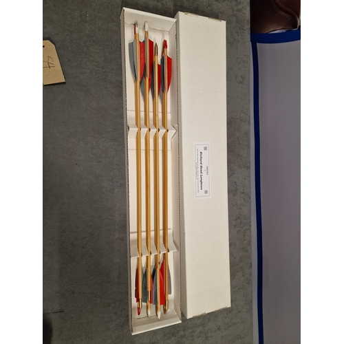 599 - 12 X Richard Head Longbow Arrow Shafts In Box Size 29