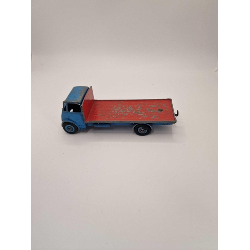 284 - A collection of Dinky diecast models x 3 unboxed comprising of Dinky #512 Guy Flat Truck Blue/Red (1... 