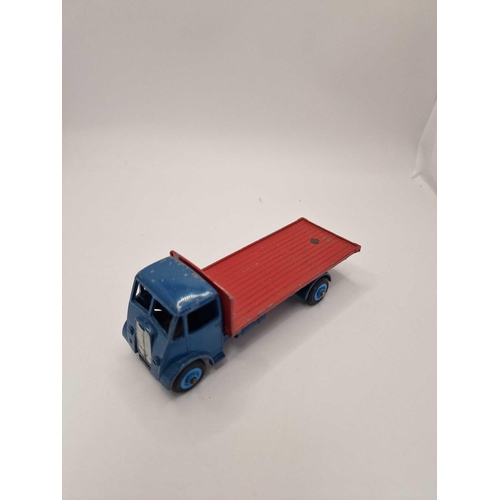 285 - A collection of Dinky diecast models x 3 unboxed comprising of Dinky #512 Guy Flat Truck Blue/Red (1... 