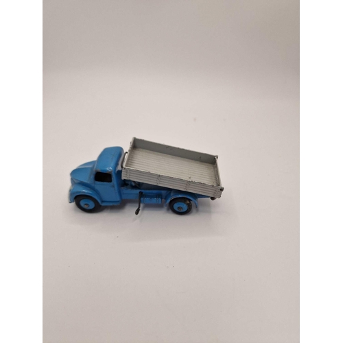 285 - A collection of Dinky diecast models x 3 unboxed comprising of Dinky #512 Guy Flat Truck Blue/Red (1... 