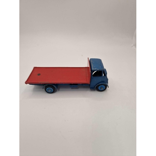 285 - A collection of Dinky diecast models x 3 unboxed comprising of Dinky #512 Guy Flat Truck Blue/Red (1... 