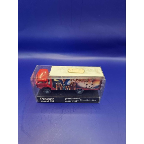 296 - 5x diecast boxrd circus related vehicles comprising of; 4x Lledo Diecast Clown Related Vehicles Indi... 