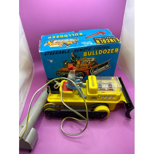 118 - Lincoln, International steerable, remote control bulldozer catalogue number 7000.