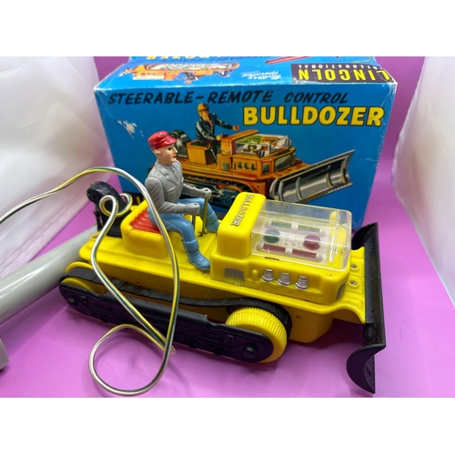 118 - Lincoln, International steerable, remote control bulldozer catalogue number 7000.