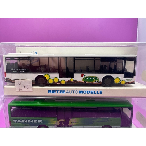 105 - group of 3 Coaches, Rietze Auto Modelle. 90518 Altdorf / Nbg, 90443 Nurnberg, 90518 Altdorf. Scale 1... 