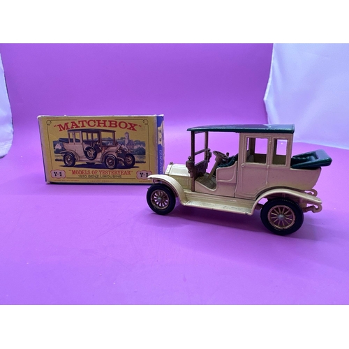 161 - Matchbox models of yesteryear, Y-3 Lesney, product, 1910 Benz limousine. In cream with green roof.