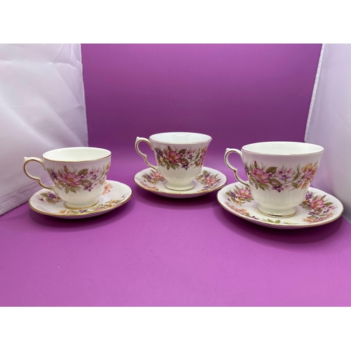 764 - Colclough Fine Bone China, 50 Piece Tea Service Set. This Lot Includes 6 Small Tea Cups And Saucers,... 