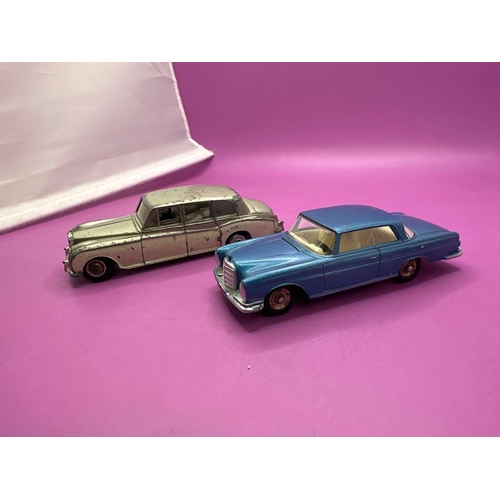 137 - 2x dinky toys, unbox models, Mercedes-Benz 300 SE and Rolls-Royce, Phantom V