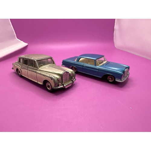 137 - 2x dinky toys, unbox models, Mercedes-Benz 300 SE and Rolls-Royce, Phantom V