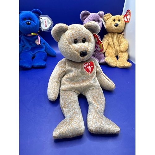 22 - 7 x Ty Beanie Baby Bears with tags. Cashew 2000, 2000 signature bear, 1999 signature bear Wallace 19... 