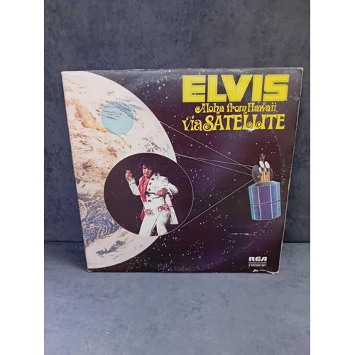 409 - 10 x Elvis vinyls as pictured