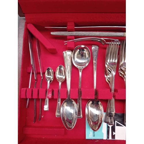 1033 - Silver plated Tableware containing 64 pieces in wooden display box