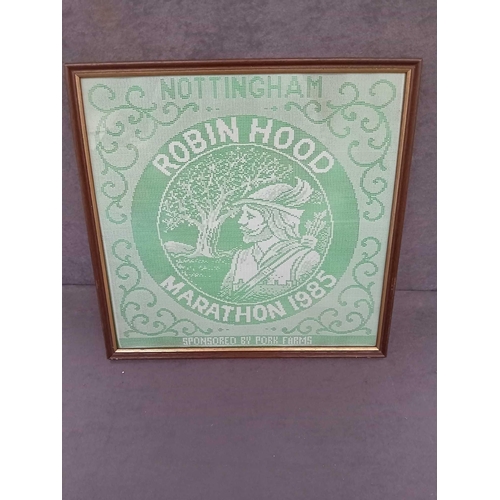 1034 - Robin Hood Marathon lace pictures years 1984 1985 1986 1986 1987 1988 1 frame has broken glass