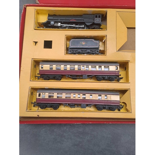 186 - Tri-ang train set thr Princess Elizabeth British railways train missing track and controller model n... 