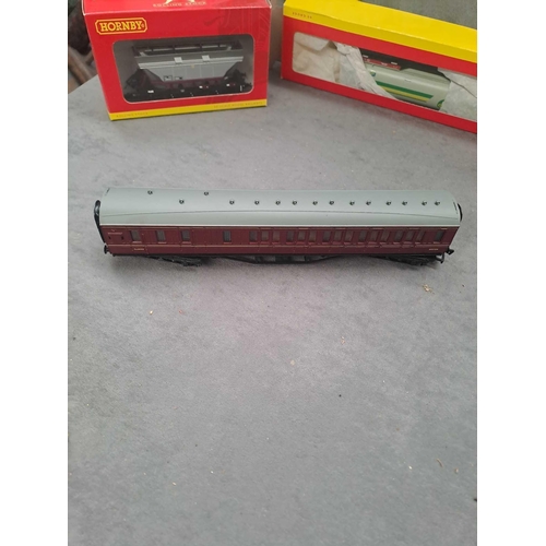 191 - Hornby 100 ton tank wagon BP model number R 624632.5 MGR HOPPER WITH CANOPY (HBA) model number R6215... 