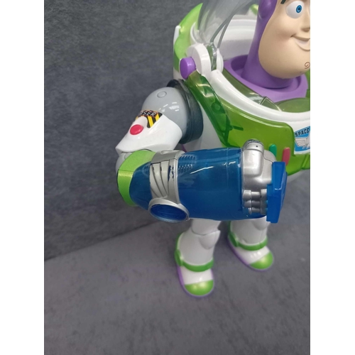 326 - Toy story power punch Buzz Lightyear