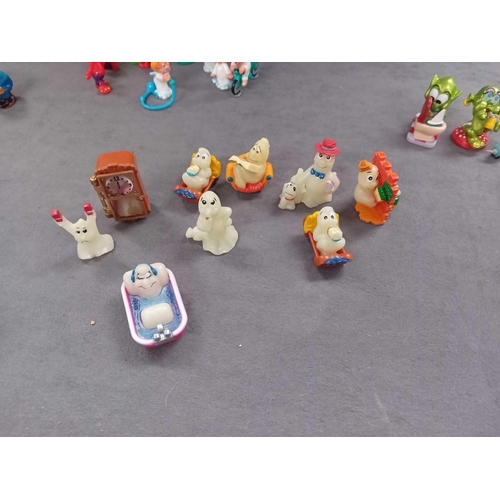 330 - Mixed lot of Kinder toys from 1992 to 1999 as pictured