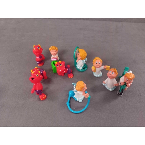 330 - Mixed lot of Kinder toys from 1992 to 1999 as pictured