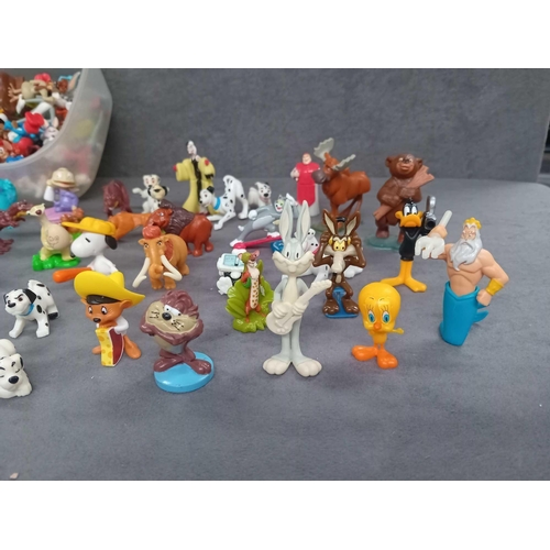 333 - Mixed lot of cartoon related Kinder toys as pictured