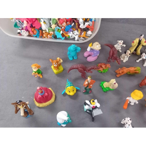 333 - Mixed lot of cartoon related Kinder toys as pictured