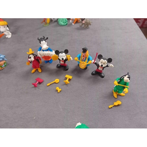 334 - Mixed lot of vintage Kinder toys including Mickey mouse jungle book snoopy and other related Kinder ... 