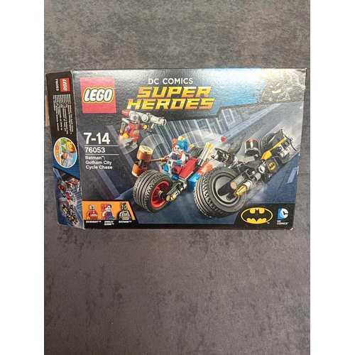 516 - Lego DC Comics Super Heros Batman Gotham City Cycle Chase 76053 pre build model with box and instruc... 