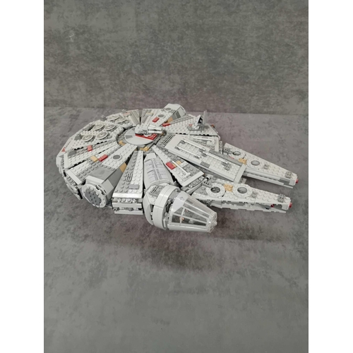 531 - Lego Star Wars Millennium Falcon 75105 pre built set complete with box and instruction manual