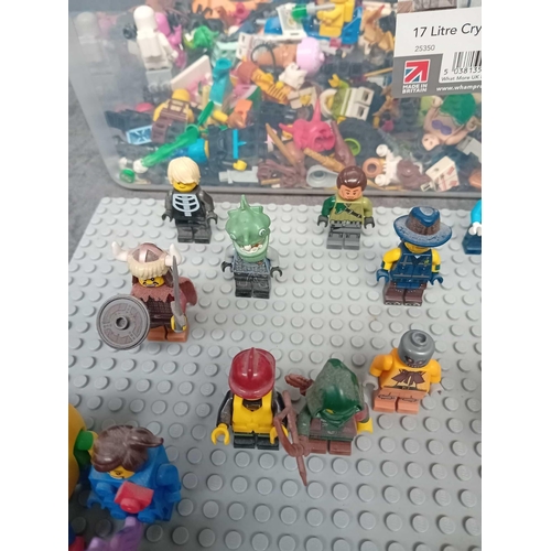 549a - Mixed lot of Lego Mini figures as pictured