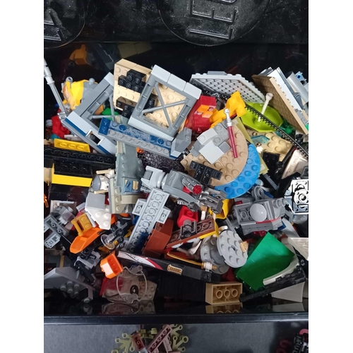 549b - Mixed lot of bash lego including lego storage container as pictured