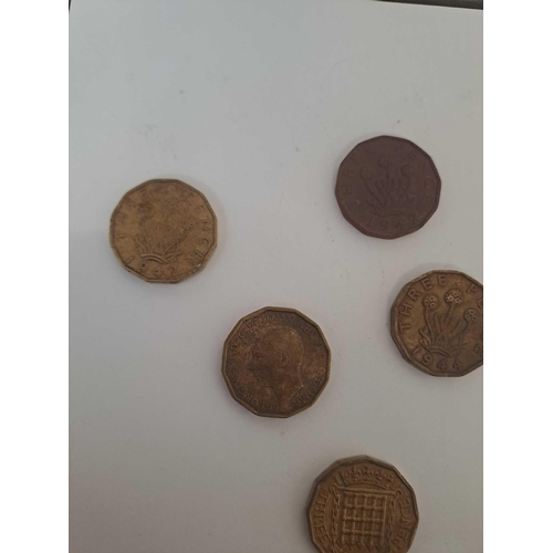 678 - 13 threepence dating from 1942 - 1967