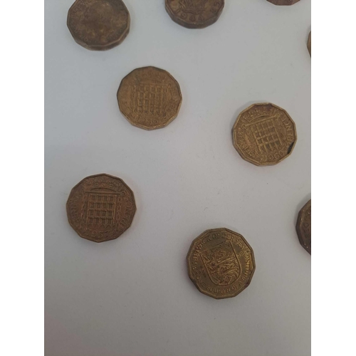 678 - 13 threepence dating from 1942 - 1967