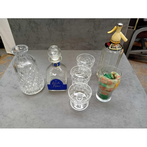 972 - 7 x glass / crystal cut glass items3 x sweet meat glasses1 x Newton and Ridley beer glass with bar t... 