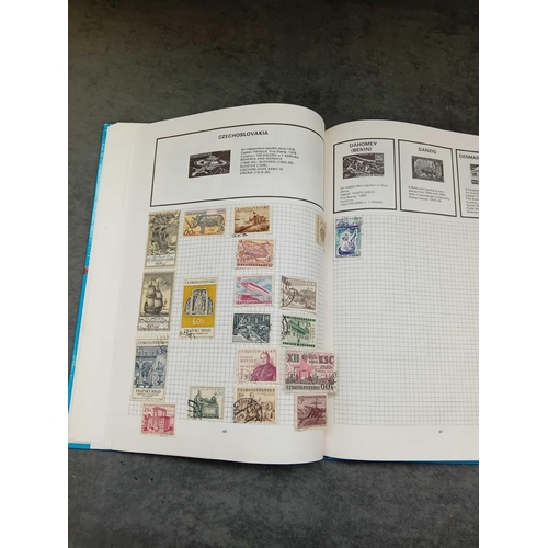 983 - Stamp collector books with stamps inside