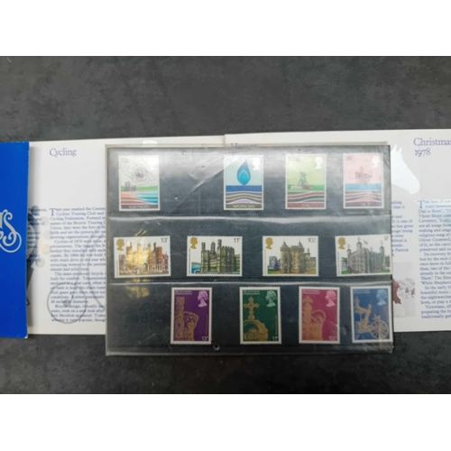 984 - Stamp collector books with stamps inside