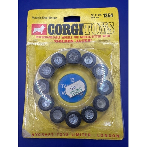 156 - Corgi Toys interchangeable wheels for models fitted with golden jacks model number 1354