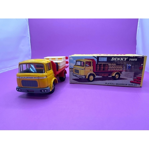 157 - Rare French Dinky model no 588 Berliet Beer Lorry 1964 - 70. Model is mint with some slight box rub ... 