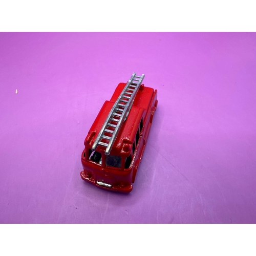 173 - Fun Ho Midget scale models. No 21 fire engine