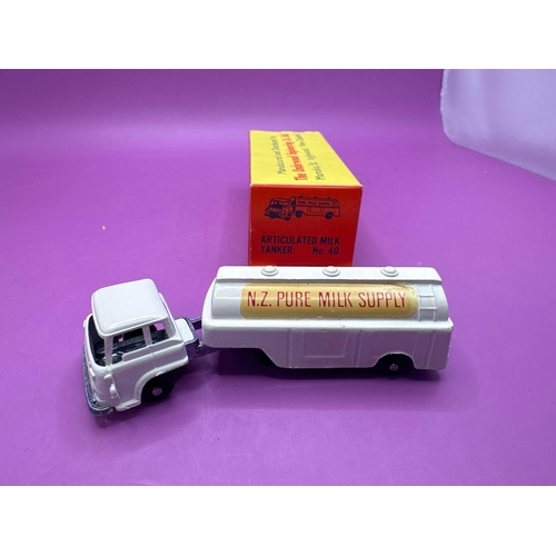 175 - Fun Ho Midget scale models. No 40 articulated milk, tanker