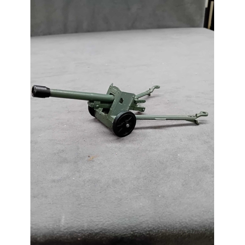 575 - 3x Dinky toys Die-cast models artillery guns