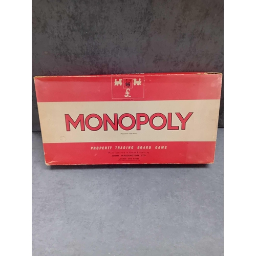 614 - 5 x vintage board games   1 x compendium of 9 favorite games   1 x monopoly    1 x grand prix   1 x ... 