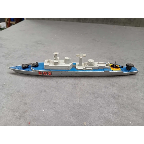 617 - 3 x vintage boats    1 x Matchbox Sea Kings K308 guided missle destroyer   1 x clockwork penny toy t... 